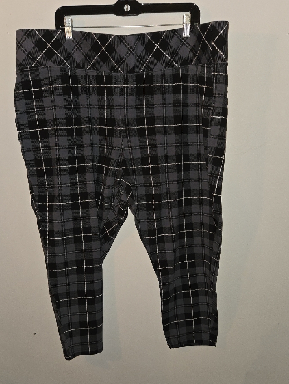 torrid Black and Gray Plaid Cropped Leggings